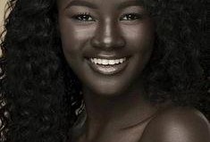 南非模特吃瓜视频,吃瓜视频引发网友热议