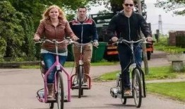 吃瓜踩单车视频素材,跟随吃瓜踩单车，畅游夏日田园风光