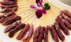 羊吃瓜壳子好吗,羊吃瓜壳子的营养价值与适宜性探讨