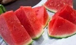 吃瓜的网页有毒,揭秘网络谣言的传播与危害