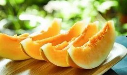 蜜瓜能和凤梨一起吃吗吗,美味搭配的食用指南