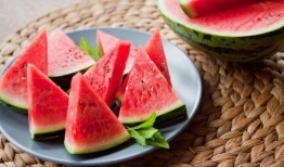 吃瓜群众板凳团