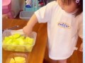 爸爸吃瓜女儿找瓜,一家人的欢乐“瓜”时光