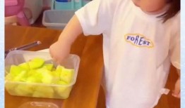 爸爸吃瓜女儿找瓜,一家人的欢乐“瓜”时光