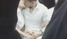 吃瓜情侣亲嘴,吃瓜情侣浪漫亲嘴，甜蜜画面引网友热议