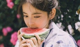 和服女孩吃瓜在哪看