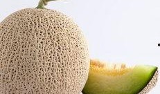 吃哈密瓜的帅哥