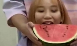 女孩叫我吃瓜,女孩邀我共品生活“瓜”