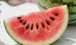 什么叫吃瓜事件,从娱乐八卦到社会事件的全民围观