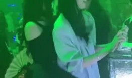 黄姐蹦迪吃瓜,揭秘网红生活的另一面