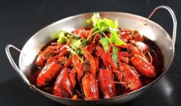 妹子吃瓜馋小龙虾,揭秘网红美食背后的故事