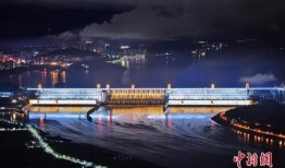 夜色衬托吃瓜视频,揭秘夜色中的吃瓜盛宴