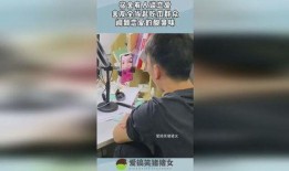 舍友喝酒吃瓜,宿舍欢乐时光