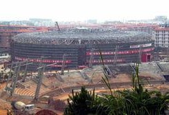 梅县人民广场吃瓜,夏日炎炎，吃瓜群众欢乐多