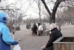 大爷吃瓜点外卖视频